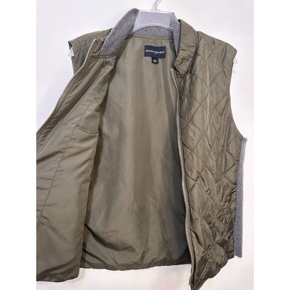 Banana Republic Women’s Quilted Puffer Vest Medium Green Full Zip Pockets Hike - Picture 4 of 6